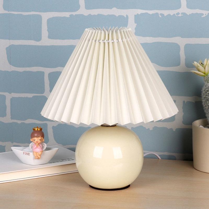 Ceramic Pleated Table Lamp Nordic Style Bedroom Bedside Lamp Living Room Energy-saving Lamp Warm Night Light Home Decoration Lamp