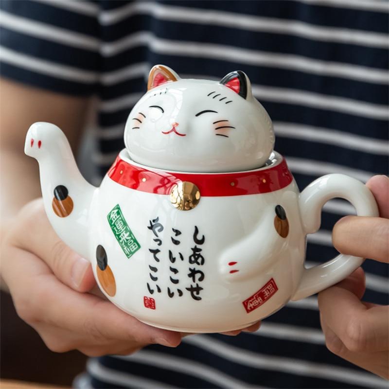 Cute Japanese Lucky Cat Porcelain Tea Set Creative Maneki Neko Ceramic Tea Cup Kettle with Strainer Office Teapot Water Mug