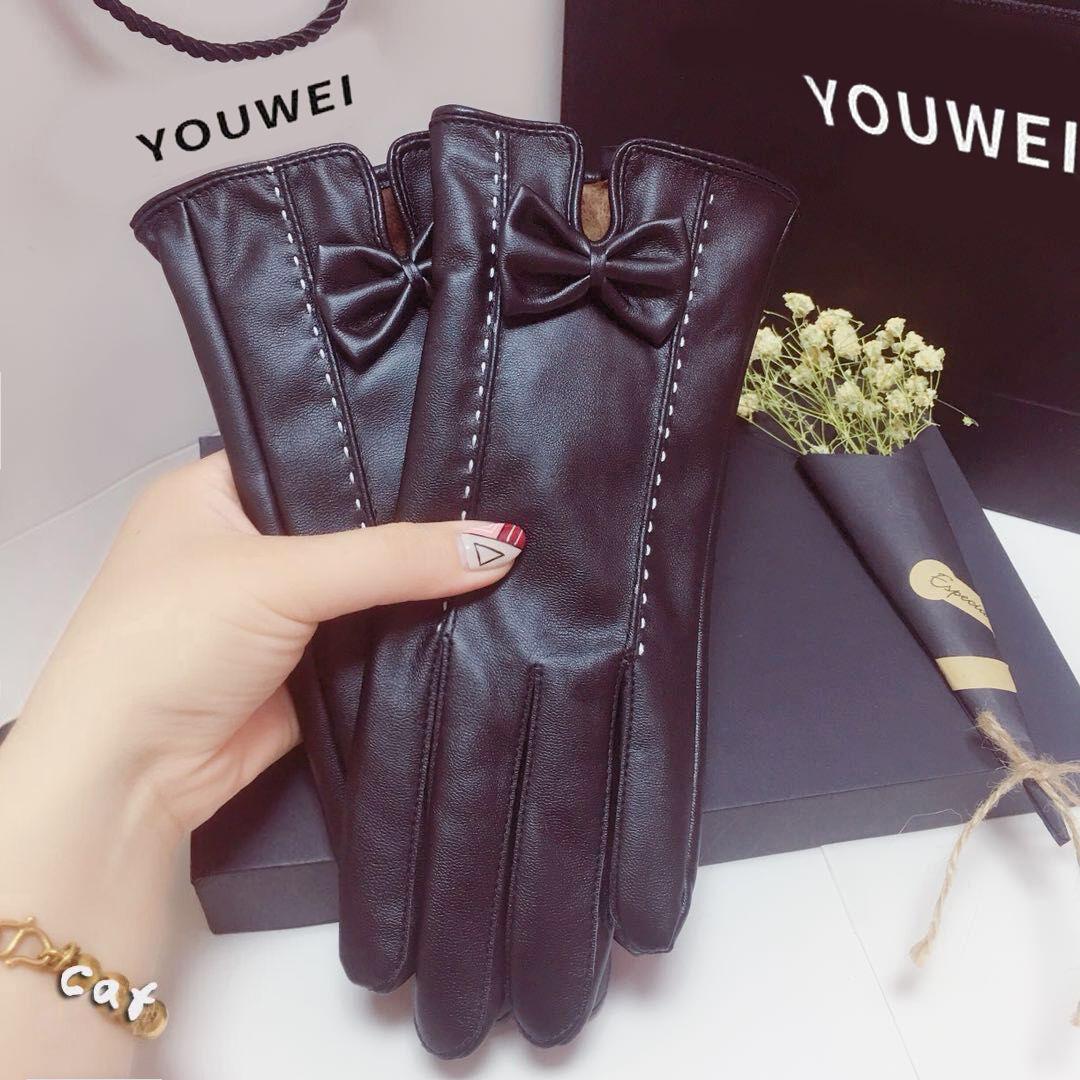 Woman fashion gloves Plush Cotton gloves Windproof gloves Winter Warm Leather gloves Thick gloves