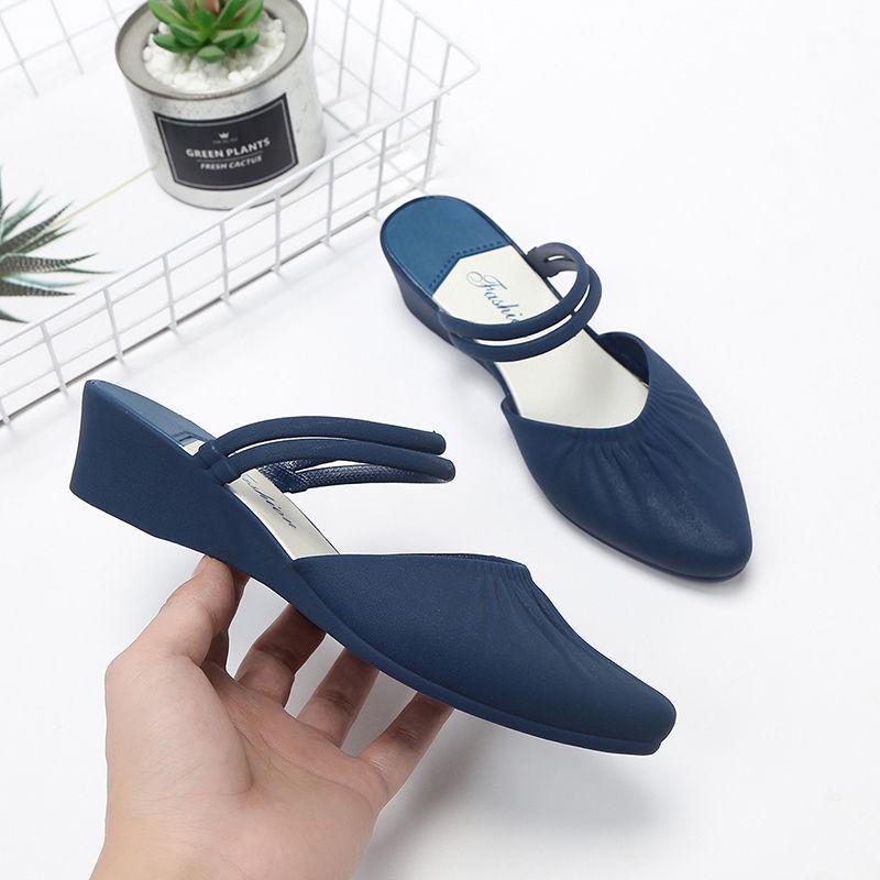 Two Wear Sandals and Slippers Women Summer Fashion Wear Wild Popular Non-slip Thick Bottom Beach Out of Society