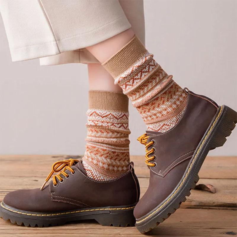 Coffee Color Socks 4 Pairs of Autumn and Winter Women's Mid-tube Thickened Warm Solid Color Retro Pile Socks High Tube Stockings