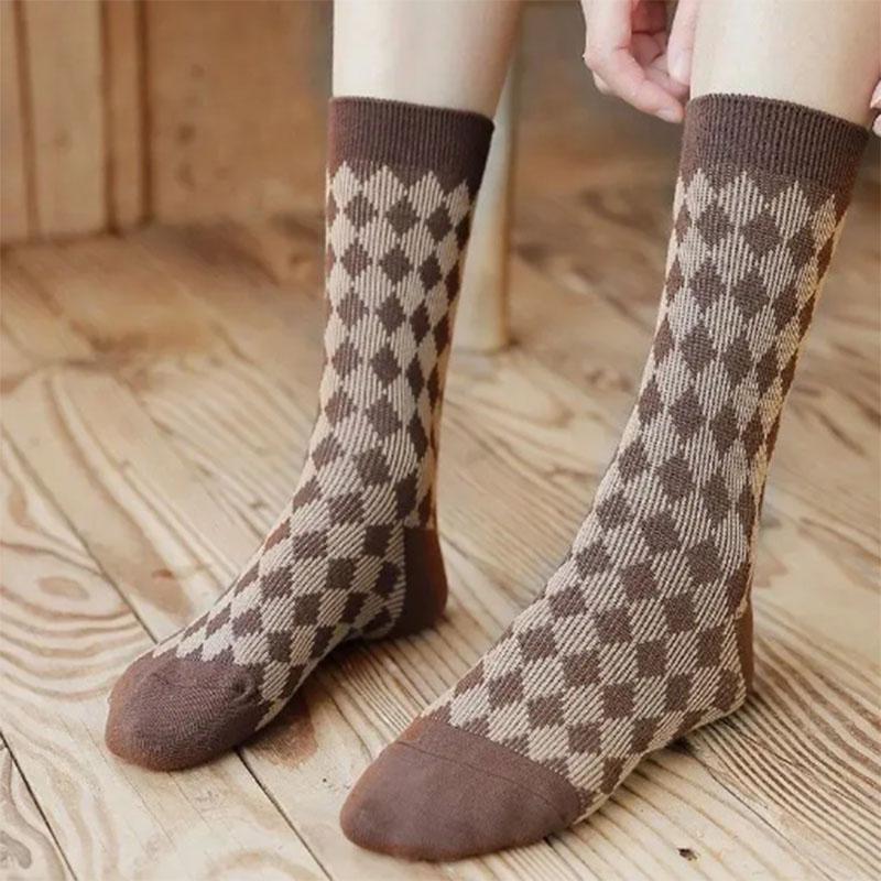 Coffee Color Socks 4 Pairs of Autumn and Winter Women's Mid-tube Thickened Warm Solid Color Retro Pile Socks High Tube Stockings