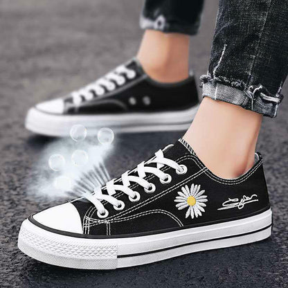 Little daisy canvas men's shoes board shoes couple cloth shoes Korean version of the trend of wild casual tide shoes