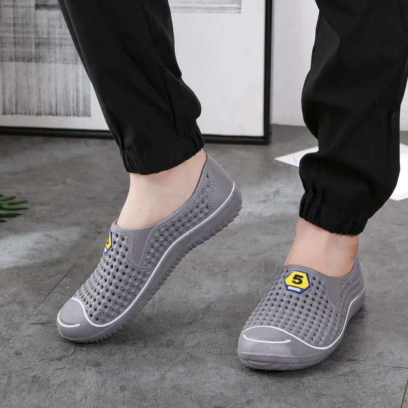 Men Summer Shoes Anti-slip Solid Color Flat Beach Shoes Soft Sole Flat Casual Baotou Cool Shoes