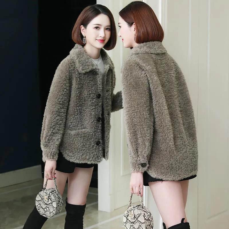 Sheep Sheared Fur Coat Women's Short Grained Fleece and Lamb Fur Coat