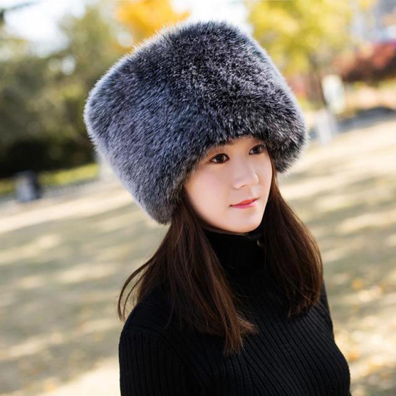 Female Autumn Winter Round Flat Top Imitation Fox Fur Hat Thick Russian Warm Hat with Tail Windproof Ear Style High Quality Fedoras Female Headgear