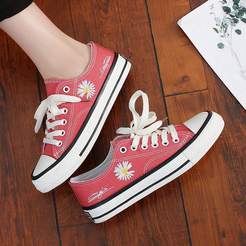 Little daisy canvas men's shoes board shoes couple cloth shoes Korean version of the trend of wild casual tide shoes