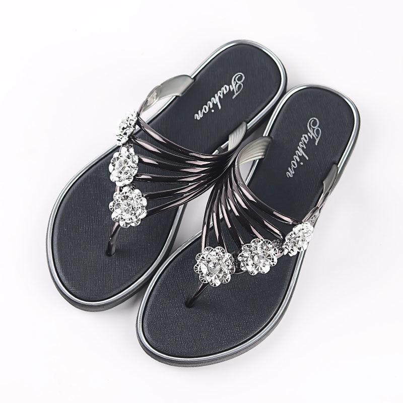 Flat-bottomed Flip Flops Beach Shoes Can Be Worn Indoors and Outdoors Flat-bottomed Non-slip Ladies Sandals and Slippers Female Summer Slippers