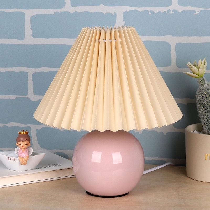 Ceramic Pleated Table Lamp Nordic Style Bedroom Bedside Lamp Living Room Energy-saving Lamp Warm Night Light Home Decoration Lamp