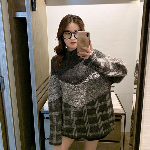 Autumn and Winter Round Neck Long-sleeved Shirt Contrast Color Plaid Sweater Women Loose Stitching Sweater Fashion Design